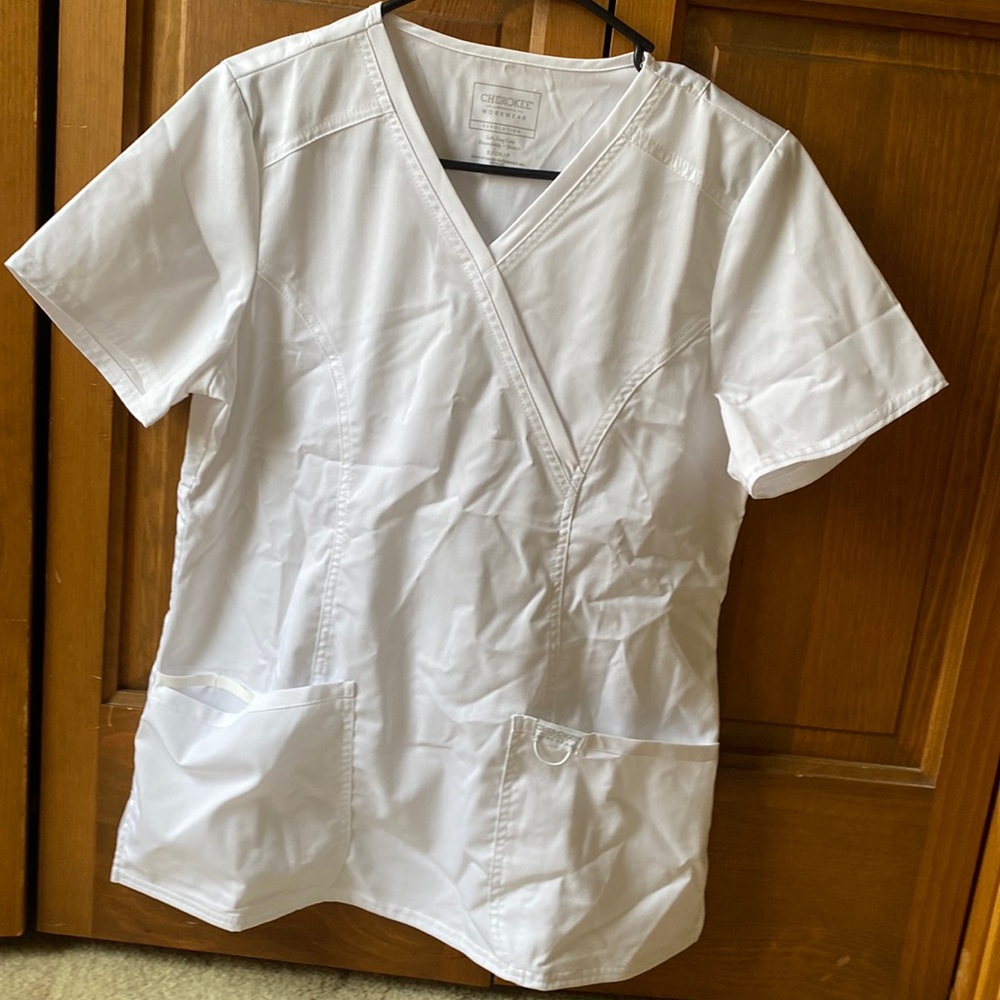 White scrub top Cherokee